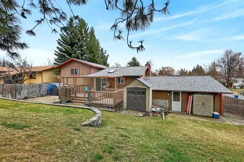 Exterior - 515 E Shenandoah Dr, Spokane, WA 99208 photo 10 of 11