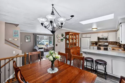 Dining - 515 E Shenandoah Dr, Spokane, WA 99208 photo 1 of 3