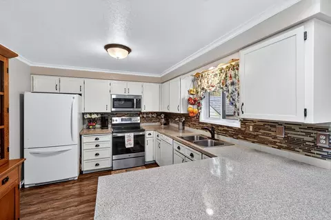 Kitchen - 515 E Shenandoah Dr, Spokane, WA 99208 photo 3 of 4