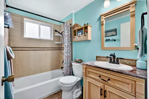 Bath - 515 E Shenandoah Dr, Spokane, WA 99208 photo 1 of 3