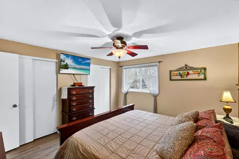 Bedroom - 515 E Shenandoah Dr, Spokane, WA 99208 photo 3 of 7