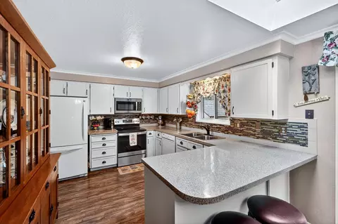 Kitchen - 515 E Shenandoah Dr, Spokane, WA 99208 photo 1 of 4