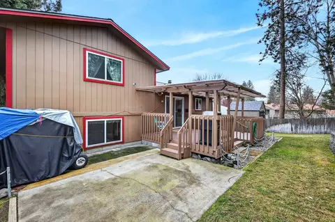 Exterior - 515 E Shenandoah Dr, Spokane, WA 99208 photo 7 of 11