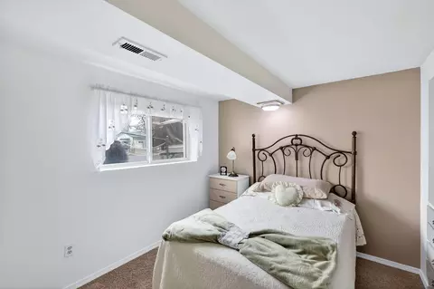 Bedroom - 515 E Shenandoah Dr, Spokane, WA 99208 photo 6 of 7