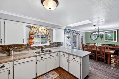 Kitchen - 515 E Shenandoah Dr, Spokane, WA 99208 photo 4 of 4