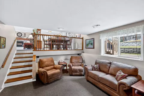 Living - 515 E Shenandoah Dr, Spokane, WA 99208 photo 4 of 5