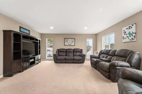 Living - 110 E Sapphire Ln, Spokane, WA 99208 photo 3 of 3