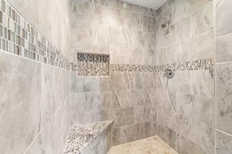 Bath - 110 E Sapphire Ln, Spokane, WA 99208 photo 5 of 5