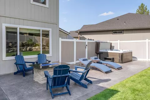 Exterior - 110 E Sapphire Ln, Spokane, WA 99208 photo 10 of 14