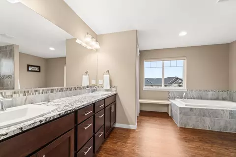 Bath - 110 E Sapphire Ln, Spokane, WA 99208 photo 3 of 5