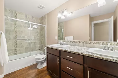 Bath - 110 E Sapphire Ln, Spokane, WA 99208 photo 2 of 5