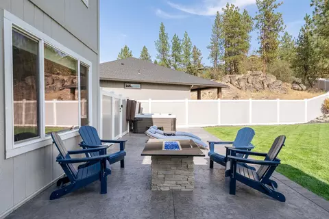 Exterior - 110 E Sapphire Ln, Spokane, WA 99208 photo 9 of 14