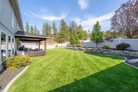 Exterior - 110 E Sapphire Ln, Spokane, WA 99208 photo 5 of 14