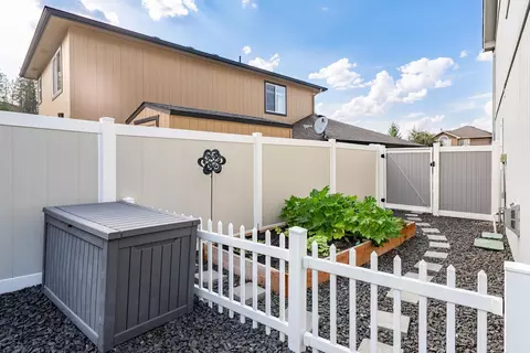 Exterior - 110 E Sapphire Ln, Spokane, WA 99208 photo 4 of 14