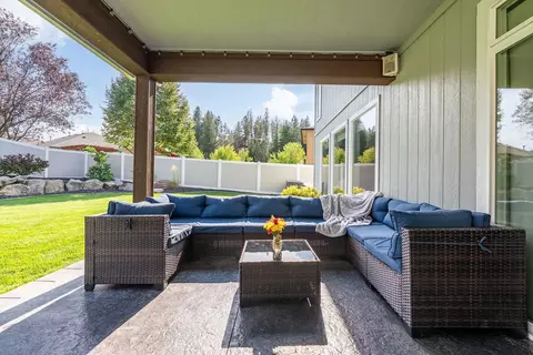 Exterior - 110 E Sapphire Ln, Spokane, WA 99208 photo 7 of 14