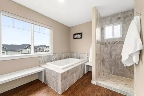 Bath - 110 E Sapphire Ln, Spokane, WA 99208 photo 4 of 5
