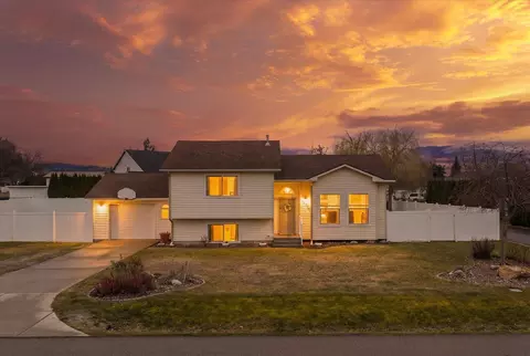 18914 E 2nd Ave, Greenacres, WA 99016