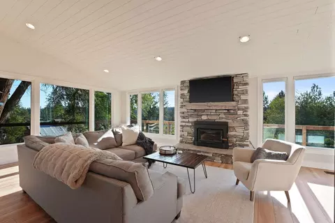Living - 2206 E Pine Hill Ln, Spokane, WA 99224 photo 2 of 4