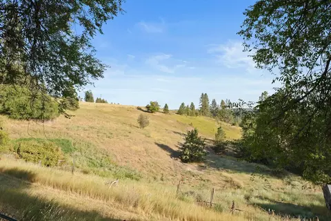 Exterior - 2206 E Pine Hill Ln, Spokane, WA 99224 photo 2 of 4
