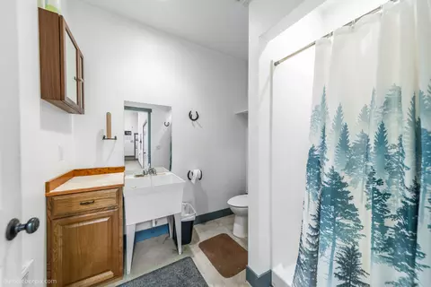 Bath - 393958 20 Hwy, Cusick, WA 99119 photo 2 of 2