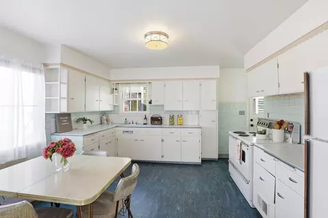 Kitchen - 1012 E Augusta Ave, Spokane, WA 99207 photo 2 of 4