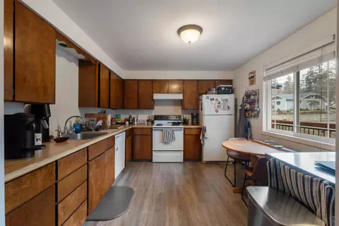 Kitchen - 1723-1725 E 13th Ave, Spokane, WA 99202 photo 4 of 4