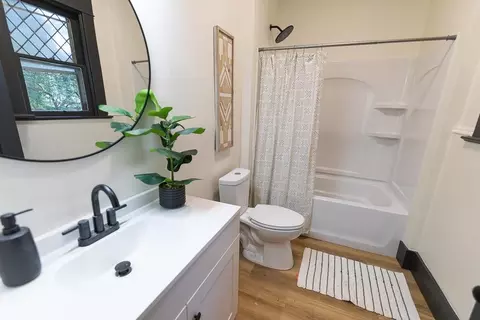 Bath - 2514 E 4th Ave, Spokane, WA 99202 photo 1 of 2