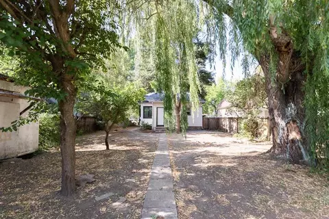 Exterior - 2514 E 4th Ave, Spokane, WA 99202 photo 4 of 6
