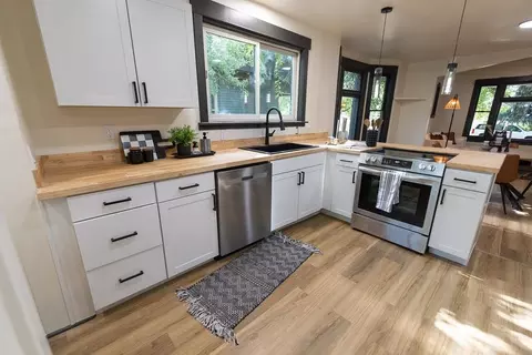 Kitchen - 2514 E 4th Ave, Spokane, WA 99202 photo 2 of 4