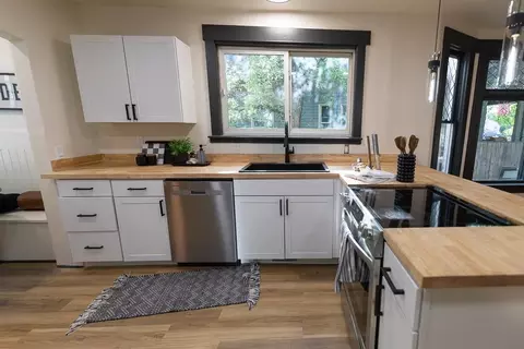 Kitchen - 2514 E 4th Ave, Spokane, WA 99202 photo 3 of 4