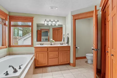 Bath - 821 E Westcrest Rd, Colbert, WA 99005 photo 3 of 5