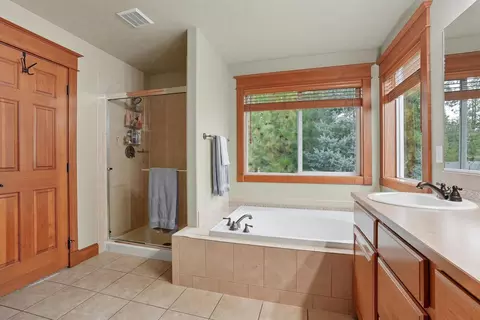Bath - 821 E Westcrest Rd, Colbert, WA 99005 photo 4 of 5