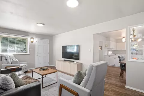 Living - 11224 E 18th Ave, Spokane Valley, WA 99206 photo 4 of 6