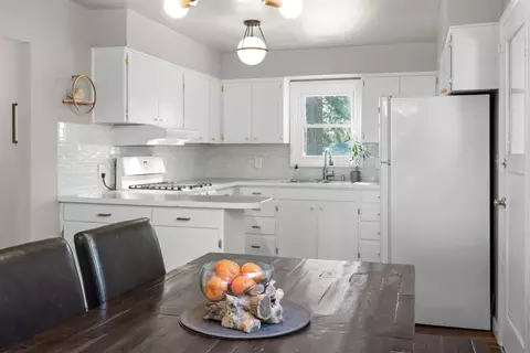 Kitchen - 11224 E 18th Ave, Spokane Valley, WA 99206 photo 1 of 4