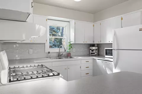 Kitchen - 11224 E 18th Ave, Spokane Valley, WA 99206 photo 3 of 4