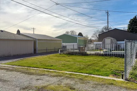 Exterior - 3812 E Frederick Ave, Spokane, WA 99217 photo 7 of 9
