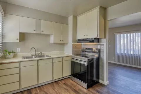Kitchen - 3812 E Frederick Ave, Spokane, WA 99217 photo 2 of 3