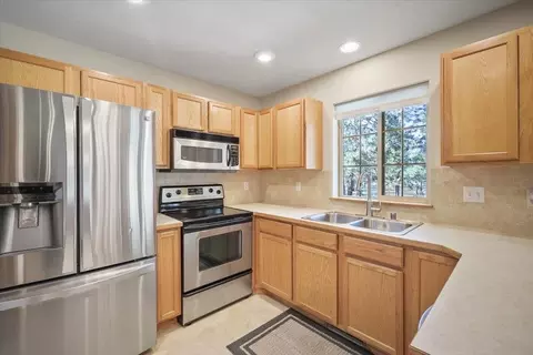 Kitchen - 497 E Stutler Rd, Spokane, WA 99224 photo 3 of 4