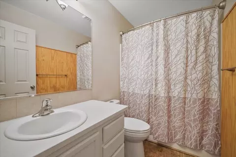 Bath - 497 E Stutler Rd, Spokane, WA 99224 photo 2 of 2