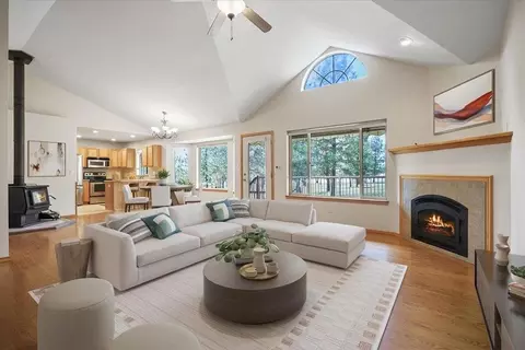 Living - 497 E Stutler Rd, Spokane, WA 99224 photo 2 of 5