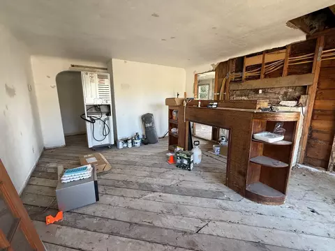 Living - 1275 NE Valley Rd, Pullman, WA 99163 photo 1 of 2