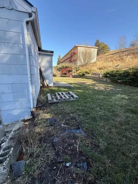 Exterior - 1275 NE Valley Rd, Pullman, WA 99163 photo 5 of 5