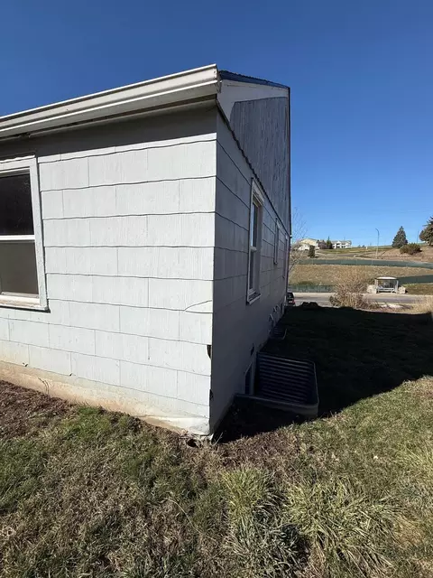 Exterior - 1275 NE Valley Rd, Pullman, WA 99163 photo 4 of 5