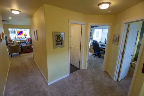 Entry Way - 1803 E Vanetta Ave, Spokane, WA 99217 photo 2 of 2