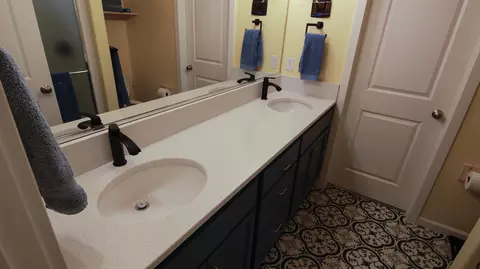 Bath - 1803 E Vanetta Ave, Spokane, WA 99217 photo 1 of 2