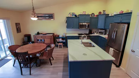 Kitchen - 1803 E Vanetta Ave, Spokane, WA 99217 photo 3 of 4