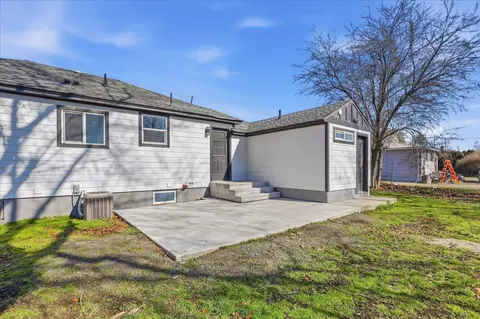 Exterior - 9816 E Broadway Ave, Spokane Valley, WA 99206 photo 3 of 9