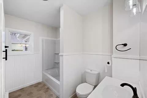 Bath - 320 S Crosby St, Tekoa, WA 99033 photo 2 of 4