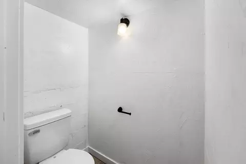 Bath - 320 S Crosby St, Tekoa, WA 99033 photo 4 of 4