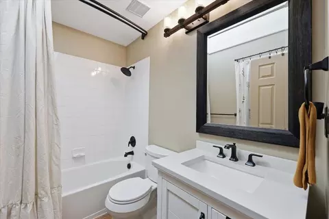 Bath - 3014 E Pineglen Ave, Mead, WA 99021 photo 3 of 3